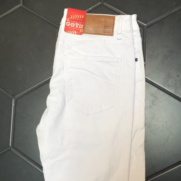 Womens white jeans with zipper detail on knees - Picture 3 of 3